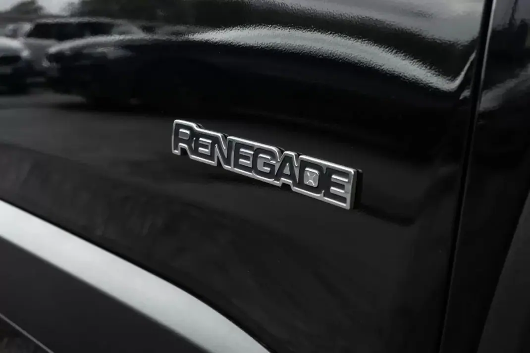 Jeep Renegade 2020 - 18500 EUR, 99000 km - AUTO.MOTO.pt - 99000km - foto 4 de 31