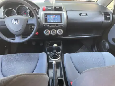 Honda Jazz 2006 - 5500 EUR, 129870 km - AUTO.MOTO.pt - 129870km - foto 17 de 17