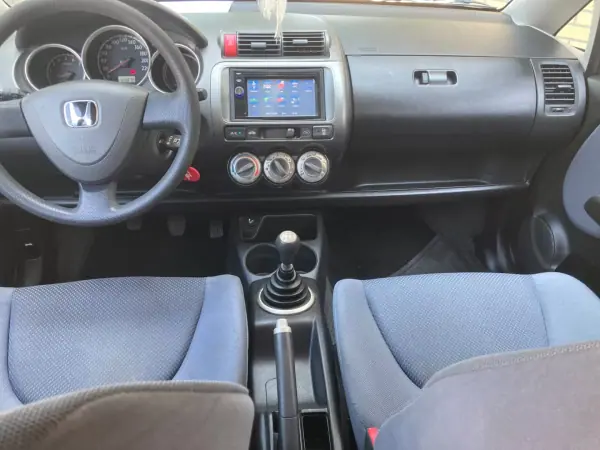 Honda Jazz 2006 - 5500 EUR, 129870 km - AUTO.MOTO.pt - 129870km - foto 17 de 17