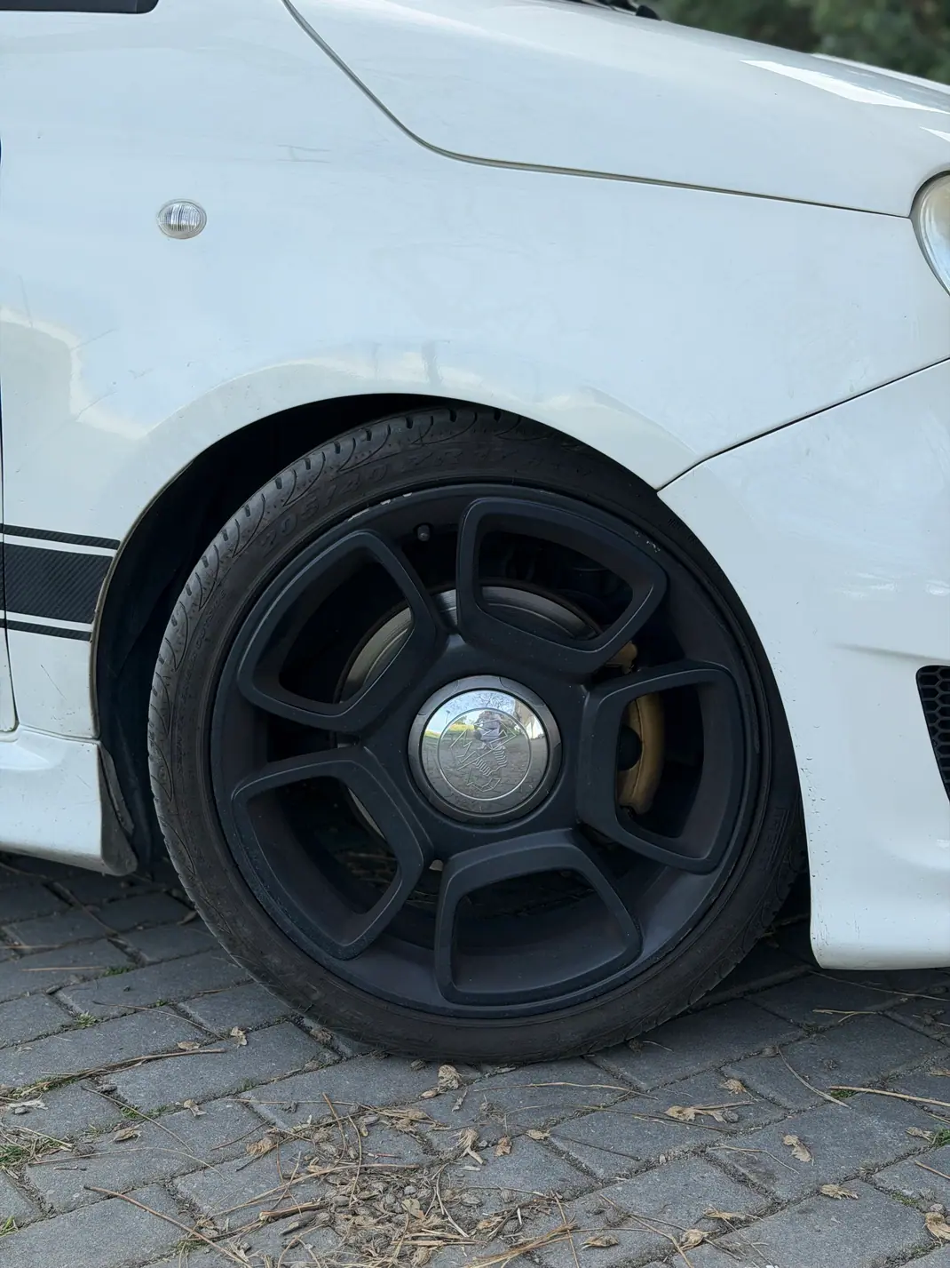 Abarth 500 2010 - 11500 EUR, 152535 km - AUTO.MOTO.pt - 152535km - foto 3 de 10