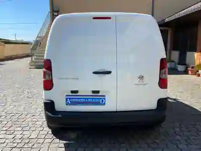 Peugeot Partner 1.6 BlueHdi 100cv Premium 2019 - 14980 EUR, 126882 km - AUTO.MOTO.pt - 126882km - foto 4 de 17