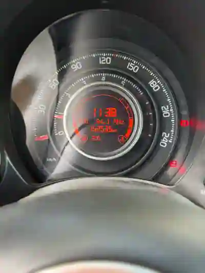 Abarth 500 2010 - 11500 EUR, 152535 km - AUTO.MOTO.pt - 152535km - foto 8 de 10