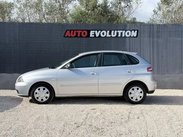 SEAT Ibiza 2003 - 3750 EUR, 219900 km - AUTO.MOTO.pt - 219900km - foto 2 de 13