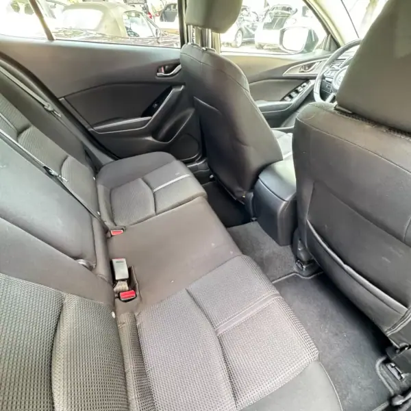 Mazda 3 2017 - 9750 EUR, 193000 km - AUTO.MOTO.pt - 193000km - foto 12 de 12