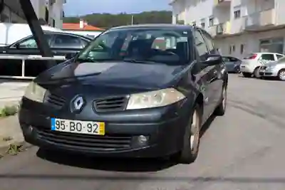 Renault Mégane 2006 - 1000 EUR, 324800 km - AUTO.MOTO.pt - 324800km - foto 3 de 16