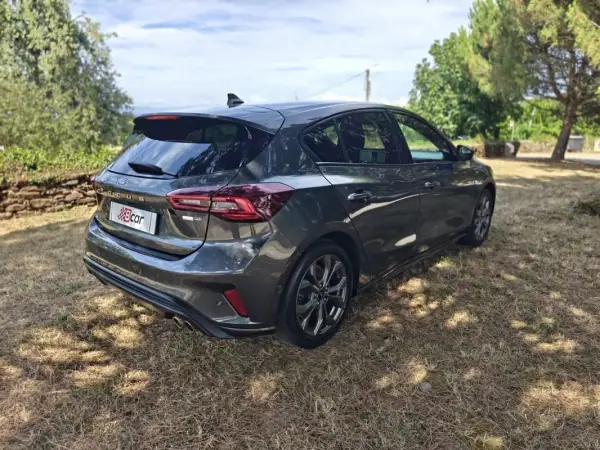 Ford Focus 2023 - 17990 EUR, 75650 km - AUTO.MOTO.pt - 75650km - foto 4 de 39