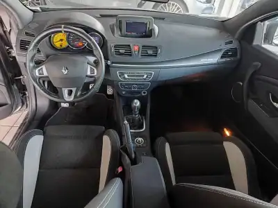 Renault Mégane Coupe 2010 - 18950 EUR, 157000 km - AUTO.MOTO.pt - 157000km - foto 20 de 39