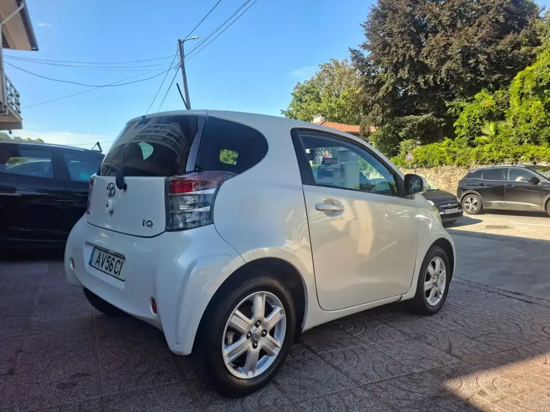 Toyota iQ 2009 - 7900 EUR, 156884 km - 156884km - foto 6 de 27