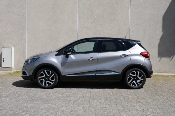 Renault Captur 2015 - 11850 EUR, 76500 km - AUTO.MOTO.pt - 76500km - foto 5 de 24