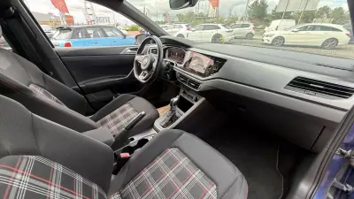 Volkswagen Polo 2019 - 22990 EUR, 130000 km - AUTO.MOTO.pt - 130000km - foto 17 de 32