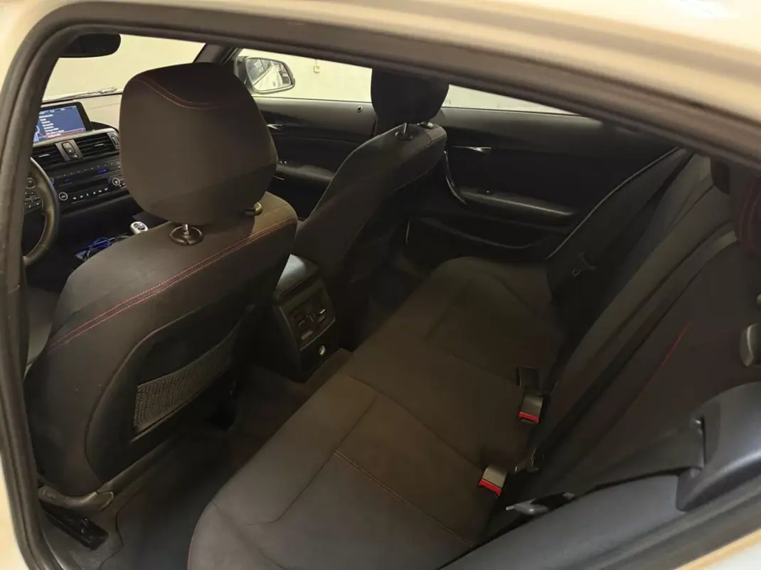 BMW 116 2014 - 10900 EUR, 230000 km - AUTO.MOTO.pt - 230000km - foto 21 de 22