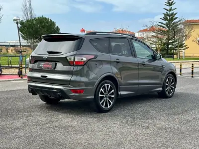 Ford Kuga 2017 - 15450 EUR, 78000 km - AUTO.MOTO.pt - 78000km - foto 25 de 60