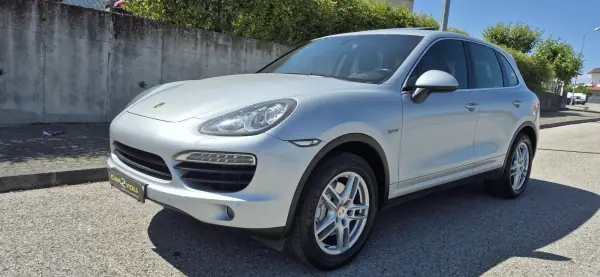 Porsche Cayenne 2010 - 25000 EUR, 254000 km - AUTO.MOTO.pt - 254000km - foto 3 de 31