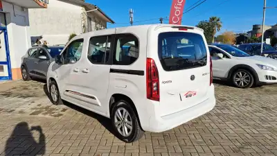 Toyota Proace City Verso 1.5D L1 Confort 2022 - 22900 EUR, 171567 km - AUTO.MOTO.pt - 171567km - foto 4 de 35