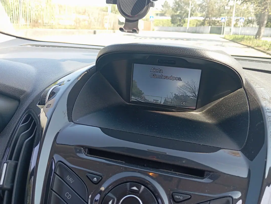 Ford Tourneo Courier 2017 - 10500 EUR, 122000 km - AUTO.MOTO.pt - 122000km - foto 10 de 13