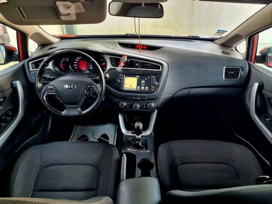 Kia Ceed 2017 - 10500 EUR, 106000 km - AUTO.MOTO.pt - 106000km - foto 20 de 26