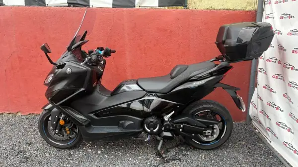 Yamaha TMAX 2023 - 11900 EUR, 5900 km - AUTO.MOTO.pt - 5900km - foto 3 de 9