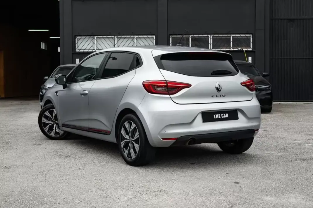 Renault Clio 2021 - 12999 EUR, 105800 km - AUTO.MOTO.pt - 105800km - foto 7 de 24