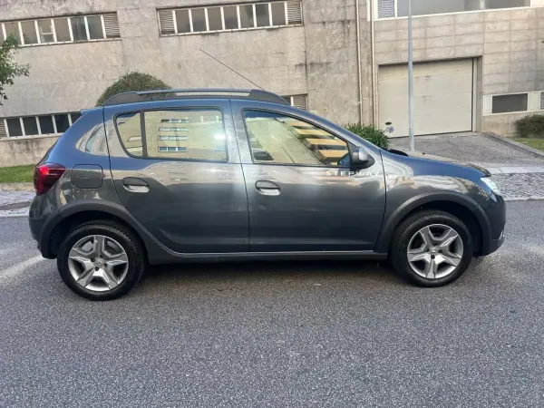 Dacia Sandero 2017 - 8950 EUR, 158000 km - AUTO.MOTO.pt - 158000km - foto 7 de 15