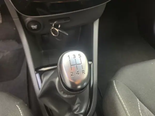Renault Clio Sport Tourer 2019 - 13999 EUR, 127245 km - AUTO.MOTO.pt - 127245km - foto 18 de 53