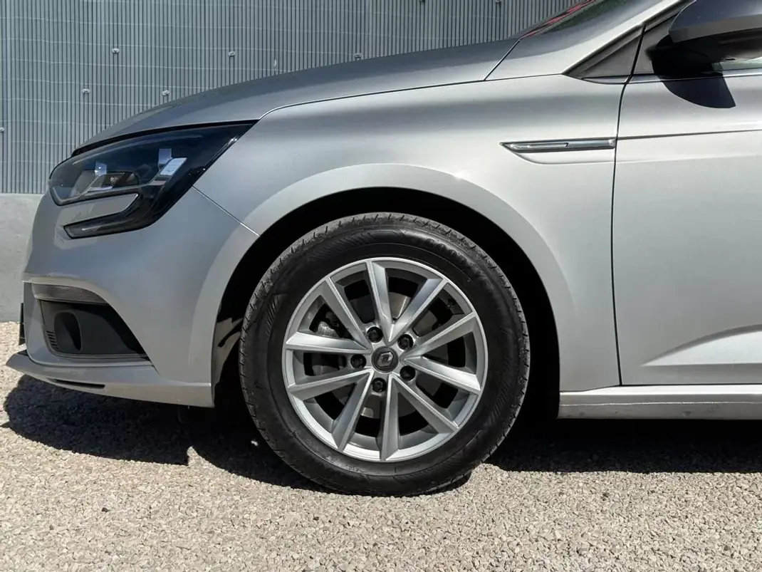 Renault Mégane Sport Tourer 2018 - 11950 EUR, 110000 km - 110000km - foto 14 de 23