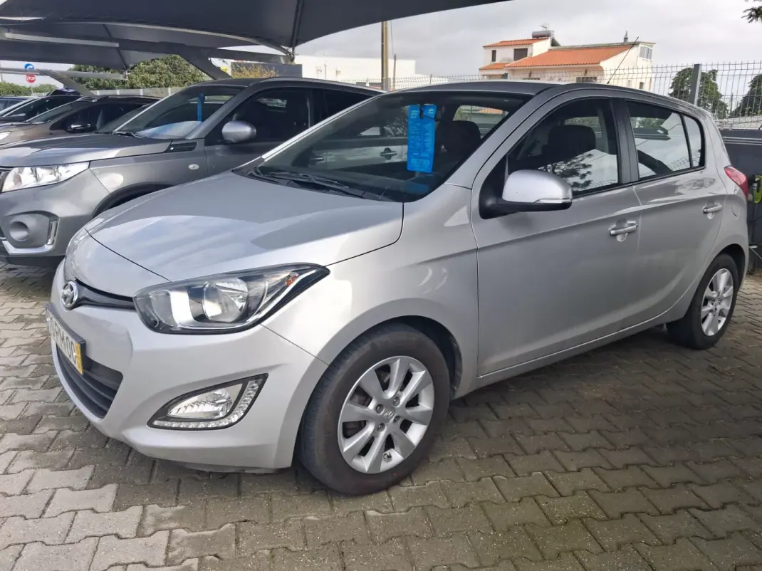 Hyundai i20 2015 - 8500 EUR, 90000 km - AUTO.MOTO.pt - 90000km - foto 6 de 13