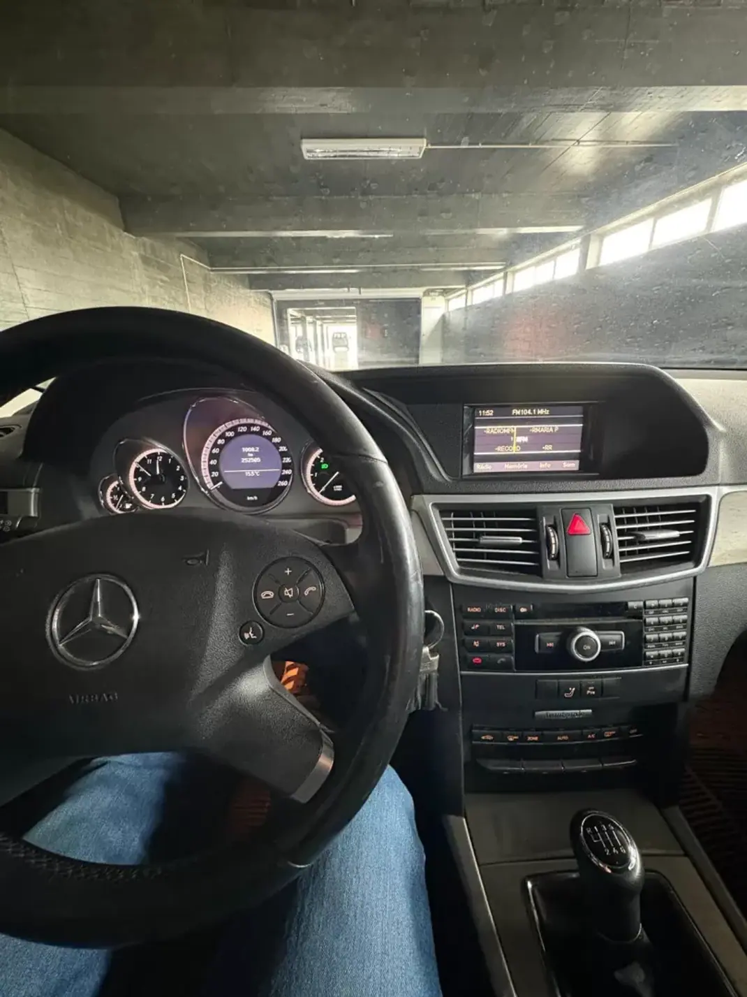 Mercedes-Benz E 250 2010 - 13400 EUR, 252500 km - AUTO.MOTO.pt - 252500km - foto 8 de 12