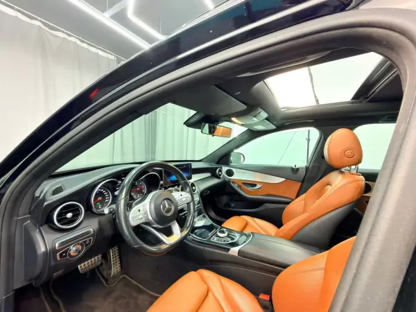 Mercedes-Benz C 300 2019 - 20999 EUR, 234000 km - AUTO.MOTO.pt - 234000km - foto 19 de 24
