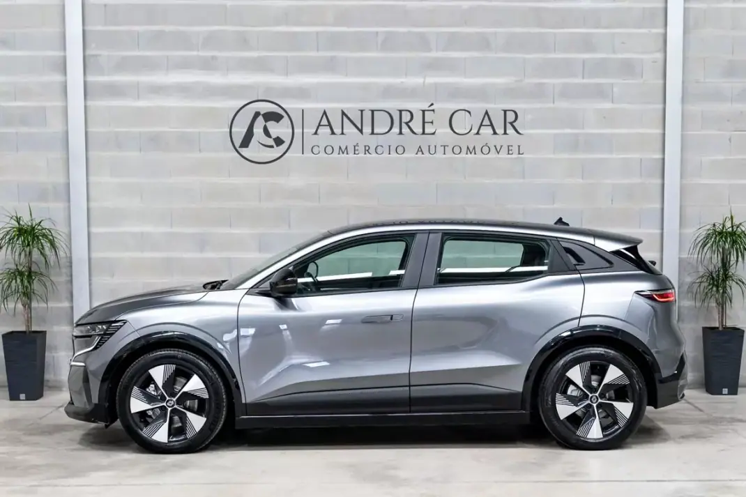 Renault Mégane E-Tech 2022 - 22450 EUR, 48129 km - AUTO.MOTO.pt - 48129km - foto 4 de 38