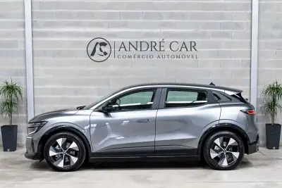 Renault Mégane E-Tech 2022 - 22450 EUR, 48129 km - AUTO.MOTO.pt - 48129km - foto 4 de 38