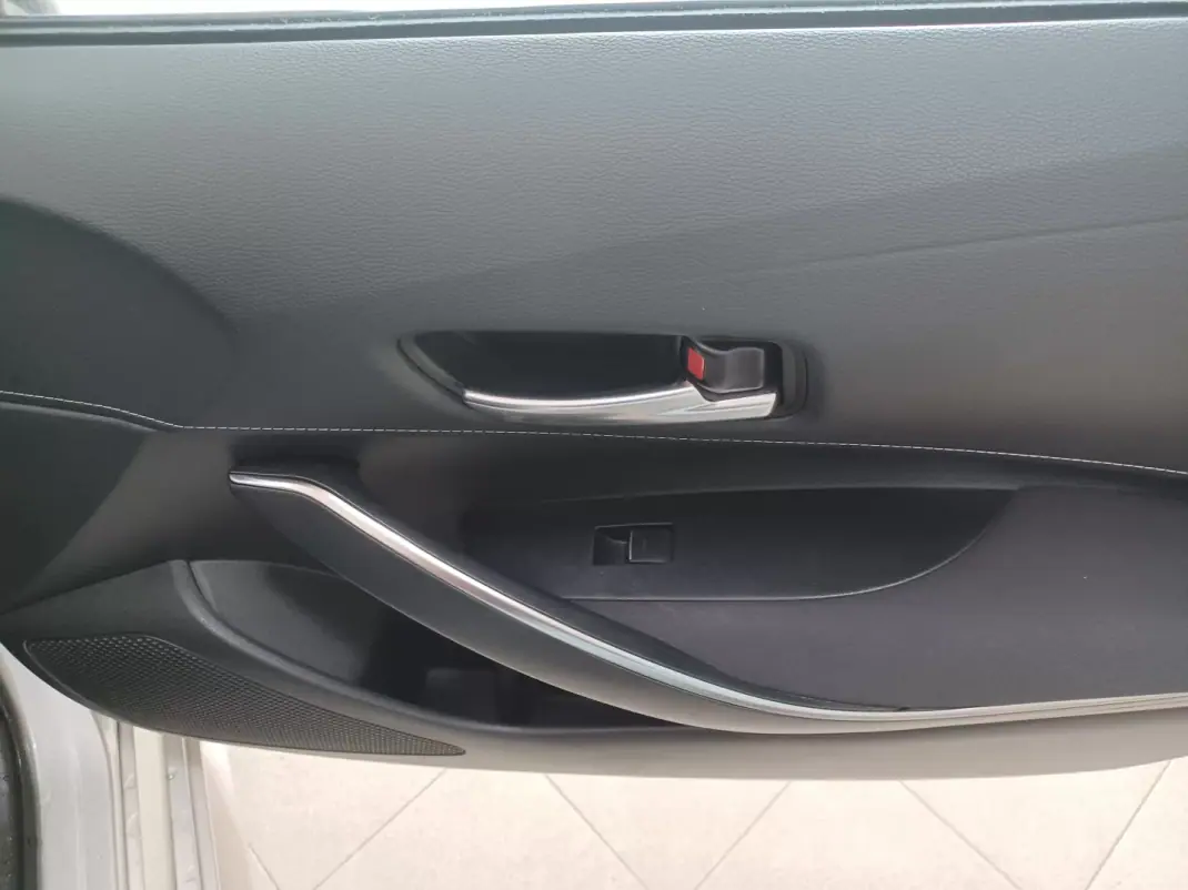 Toyota Corolla 2019 - 18390 EUR, 81211 km - AUTO.MOTO.pt - 81211km - foto 21 de 33