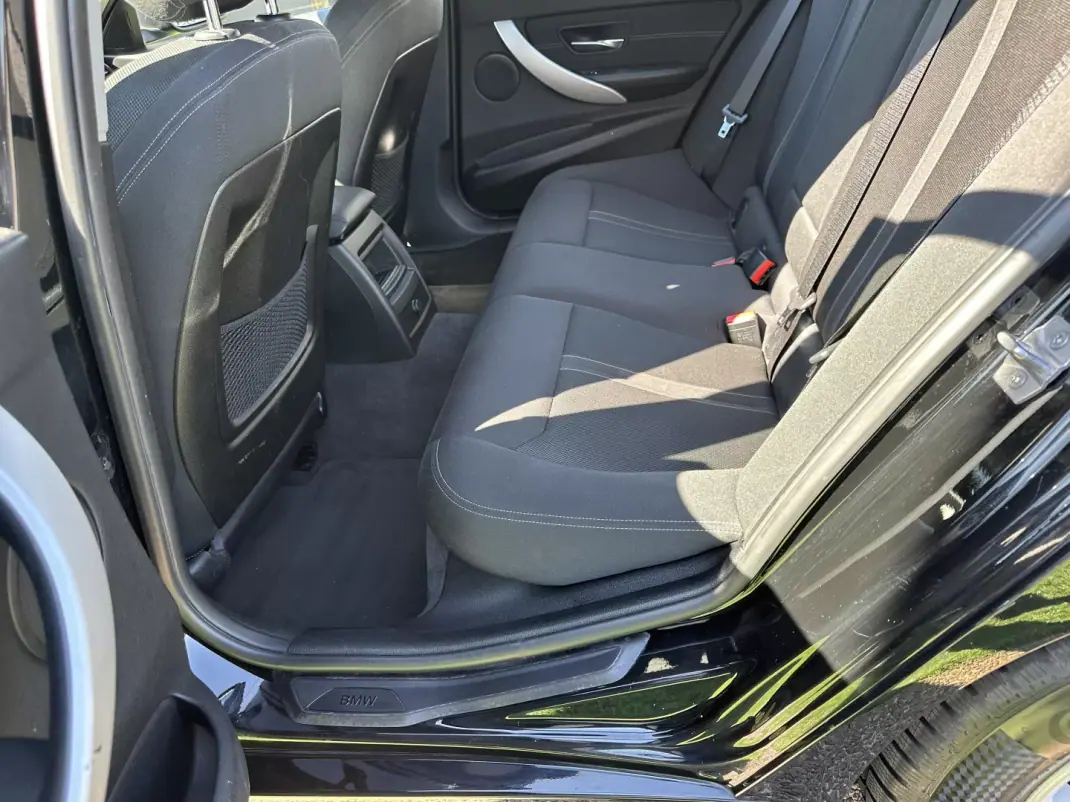 BMW 318 2016 - 13900 EUR, 190000 km - 190000km - foto 40 de 51