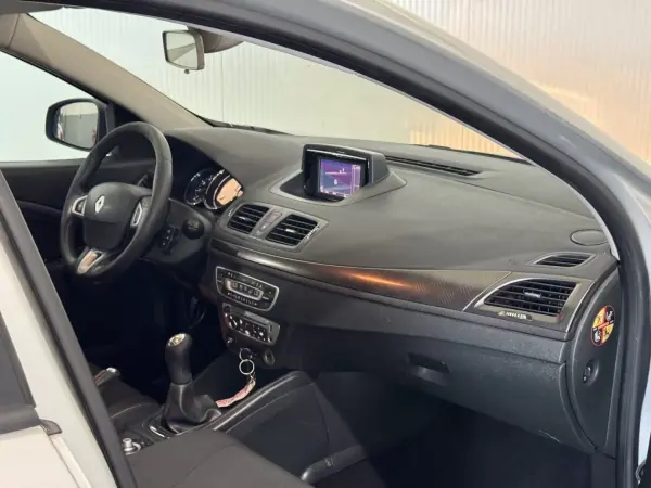 Renault Mégane 2014 - 5990 EUR, 325267 km - AUTO.MOTO.pt - 325267km - foto 14 de 20