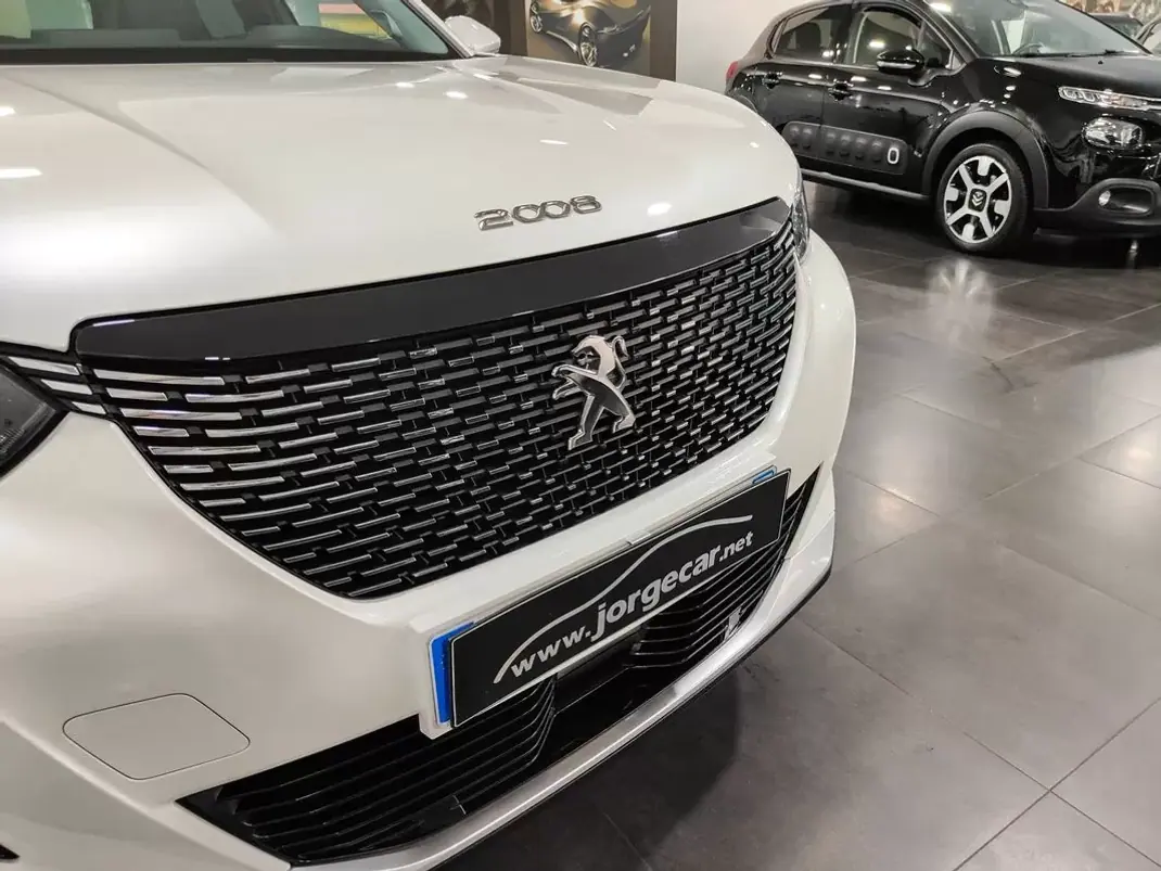 Peugeot 2008 2021 - 14500 EUR, 60000 km - 60000km - foto 8 de 27
