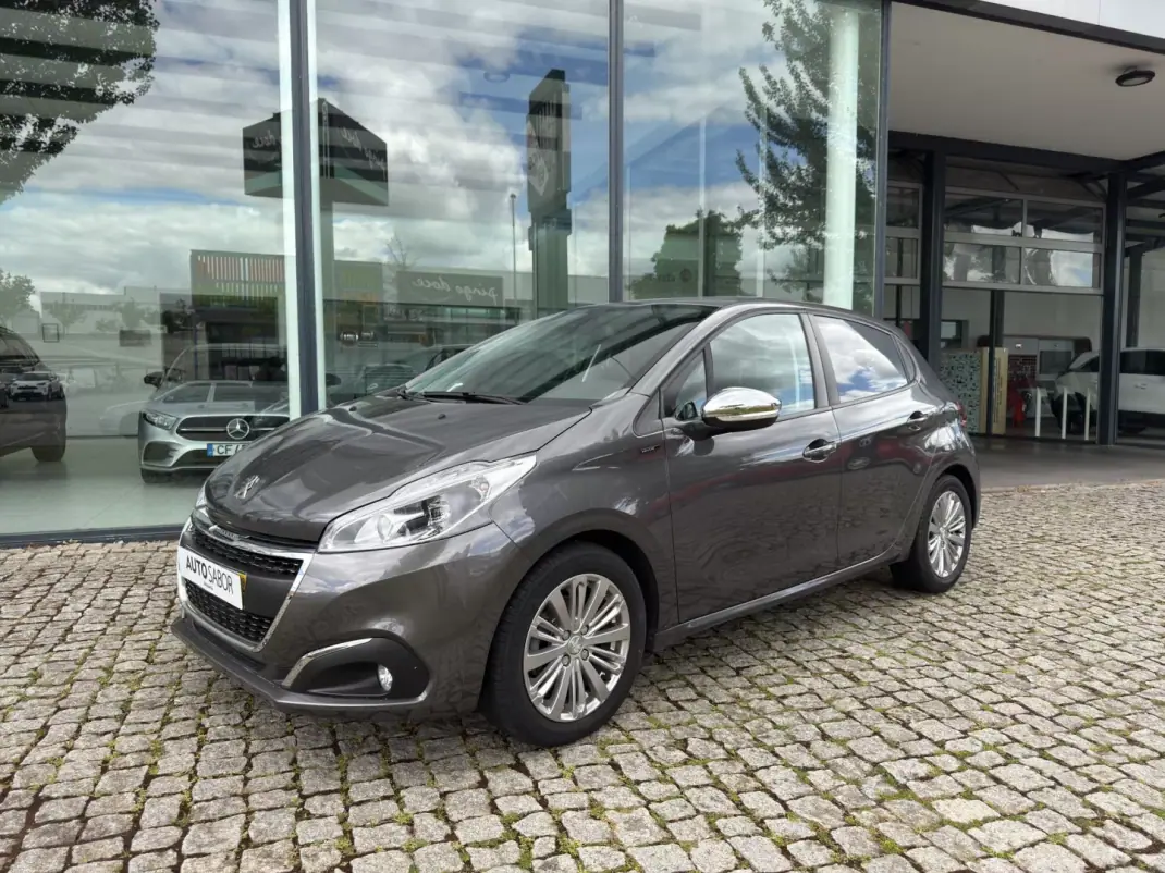 Peugeot 208 2019 - 12450 EUR, 54869 km - AUTO.MOTO.pt - 54869km - foto 1 de 12