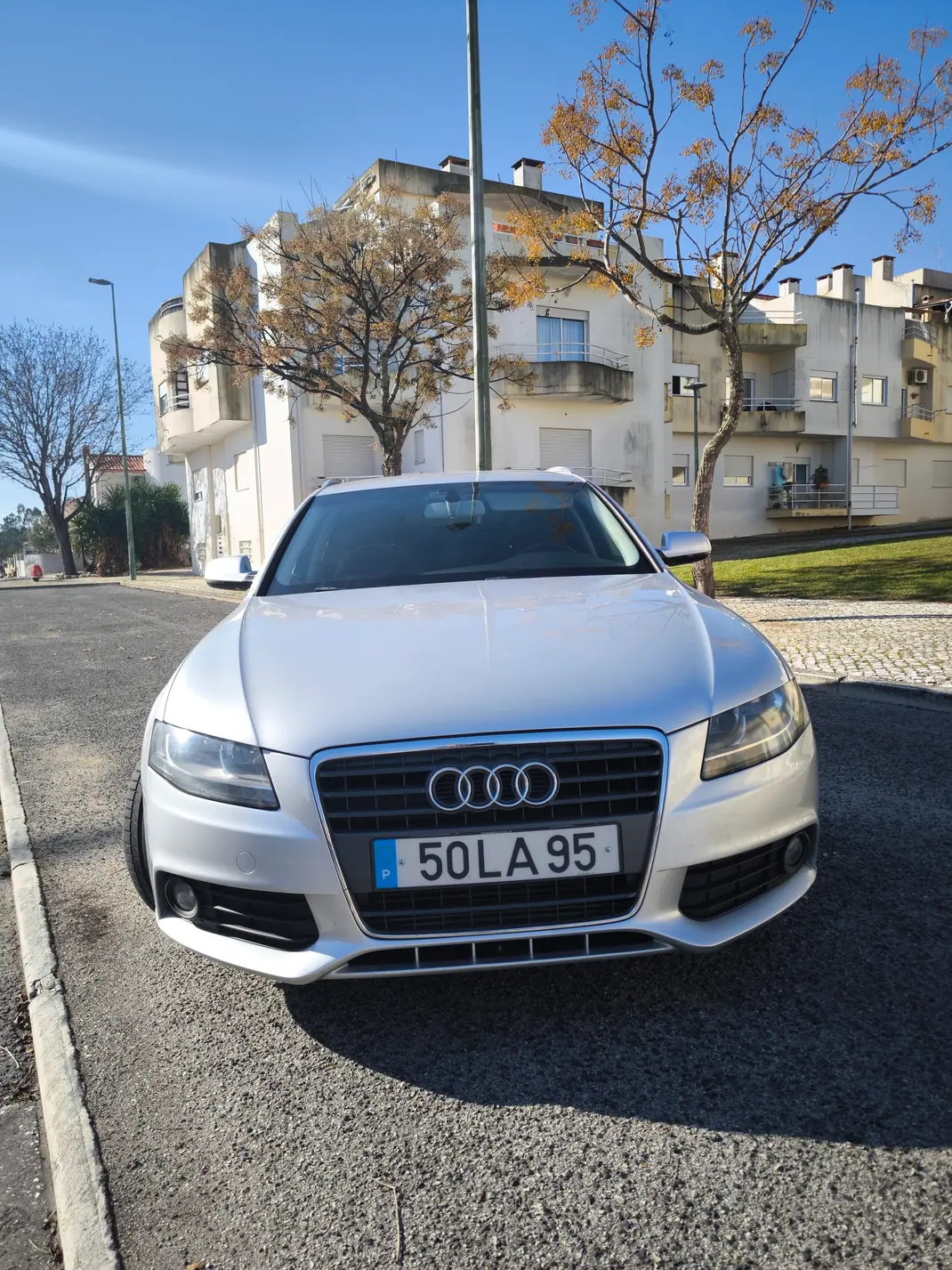 Audi A4 Avant 2010 - 10000 EUR, 232000 km - AUTO.MOTO.pt - 232000km - foto 3 de 10