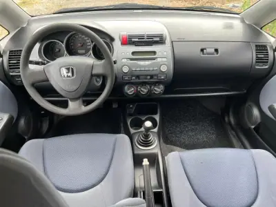 Honda Jazz 2003 - 4750 EUR, 263508 km - AUTO.MOTO.pt - 263508km - foto 15 de 29