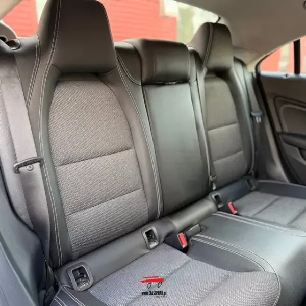 Mercedes-Benz CLA 180 2015 - 16500 EUR, 184000 km - AUTO.MOTO.pt - 184000km - foto 19 de 22