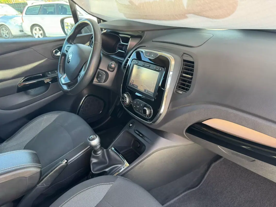 Renault Captur 2016 - 12990 EUR, 90000 km - 90000km - foto 8 de 9