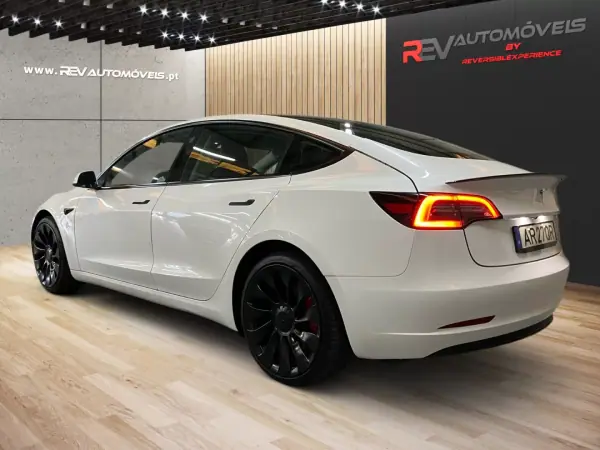 Tesla Model 3 2022 - 35950 EUR, 86200 km - AUTO.MOTO.pt - 86200km - foto 4 de 19