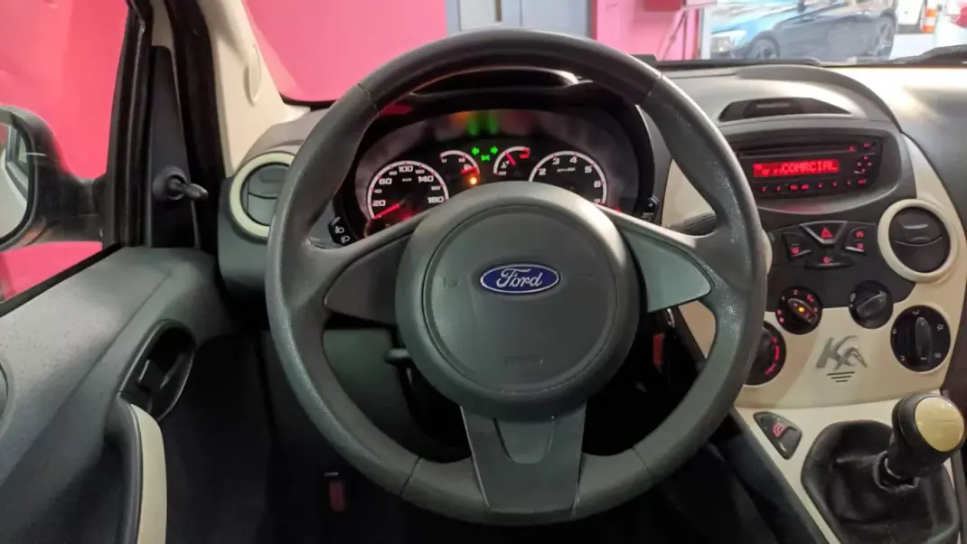 Ford KA 2015 - 7500 EUR, 111953 km - AUTO.MOTO.pt - 111953km - foto 22 de 46
