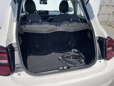 Fiat 500e 2022 - 15900 EUR, 86721 km - AUTO.MOTO.pt - 86721km - foto 18 de 35
