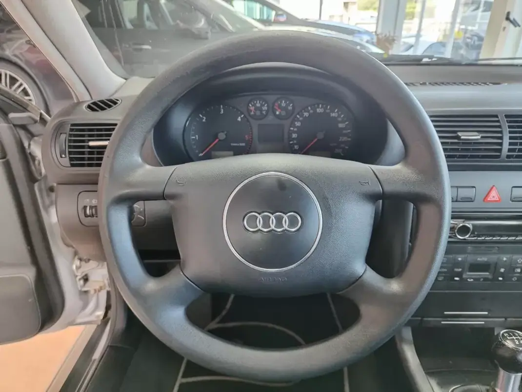 Audi A3 2002 - 5250 EUR, 330000 km - AUTO.MOTO.pt - 330000km - foto 27 de 32