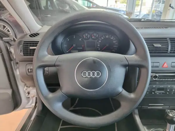 Audi A3 2002 - 5250 EUR, 330000 km - AUTO.MOTO.pt - 330000km - foto 27 de 32