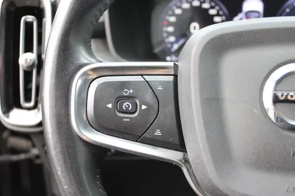 Volvo XC 40 2021 - 24500 EUR, 136304 km - AUTO.MOTO.pt - 136304km - foto 15 de 21