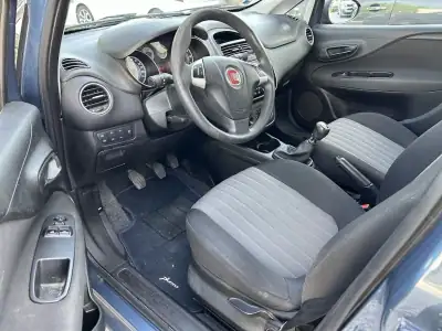 Fiat Punto 2018 - 8750 EUR, 84900 km - AUTO.MOTO.pt - 84900km - foto 5 de 11