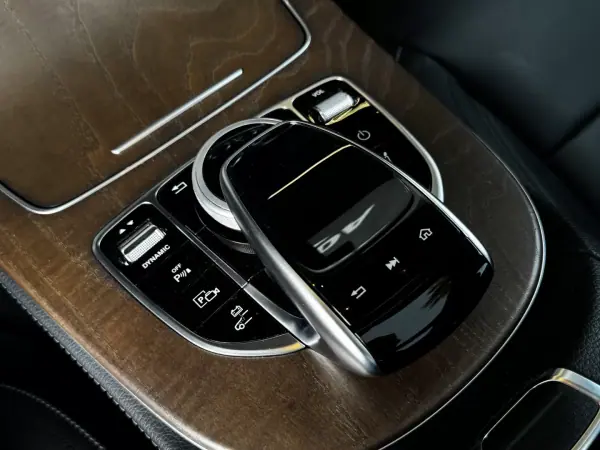 Mercedes-Benz E 300 2019 - 33490 EUR, 105000 km - AUTO.MOTO.pt - 105000km - foto 29 de 46