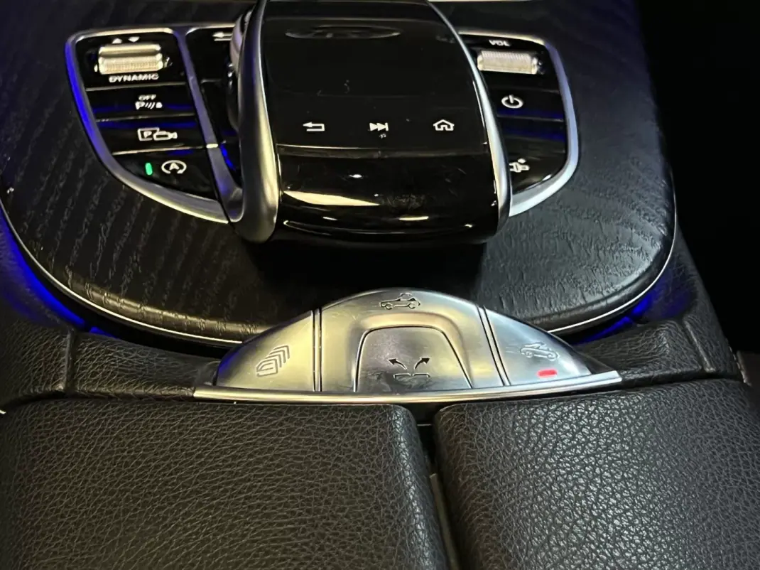 Mercedes-Benz E 220 2018 - 47990 EUR, 95000 km - AUTO.MOTO.pt - 95000km - foto 39 de 47