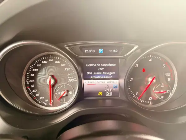 Mercedes-Benz CLA 200 2018 - 24990 EUR, 139299 km - AUTO.MOTO.pt - 139299km - foto 17 de 23
