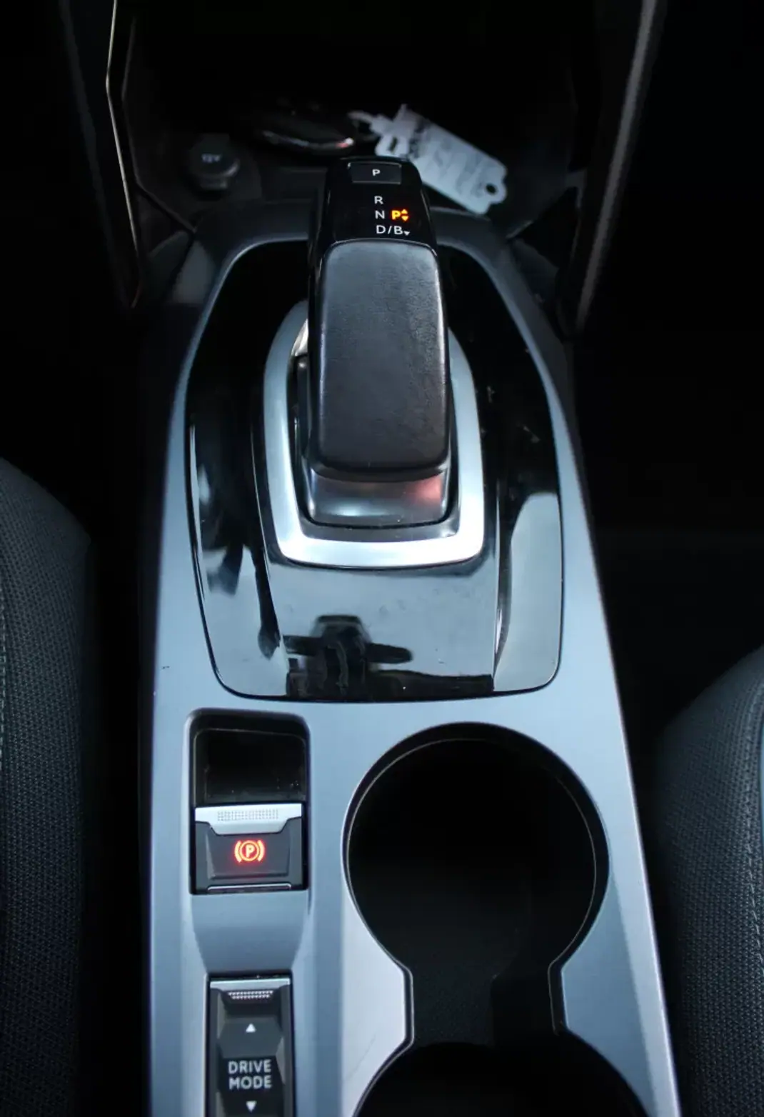 Peugeot e-2008 2020 - 19450 EUR, 54000 km - AUTO.MOTO.pt - 54000km - foto 11 de 41